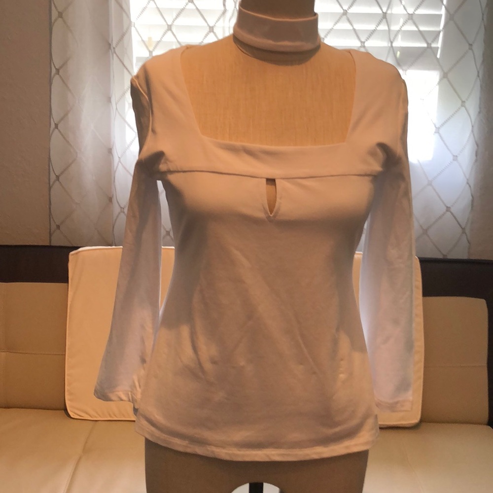 White key hole  form fitting top lined